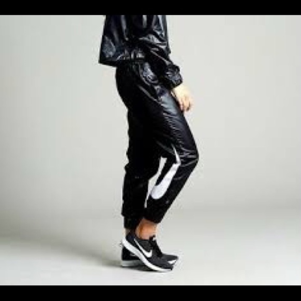 Perfect cond wet look Nike windbreaker pant xs